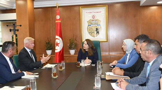 وزارة الصناعة و مجمع آرو للإلكترونيات يبحثان امكانية إحداث منصة لوجستية للمكوّنات الإلكترونية