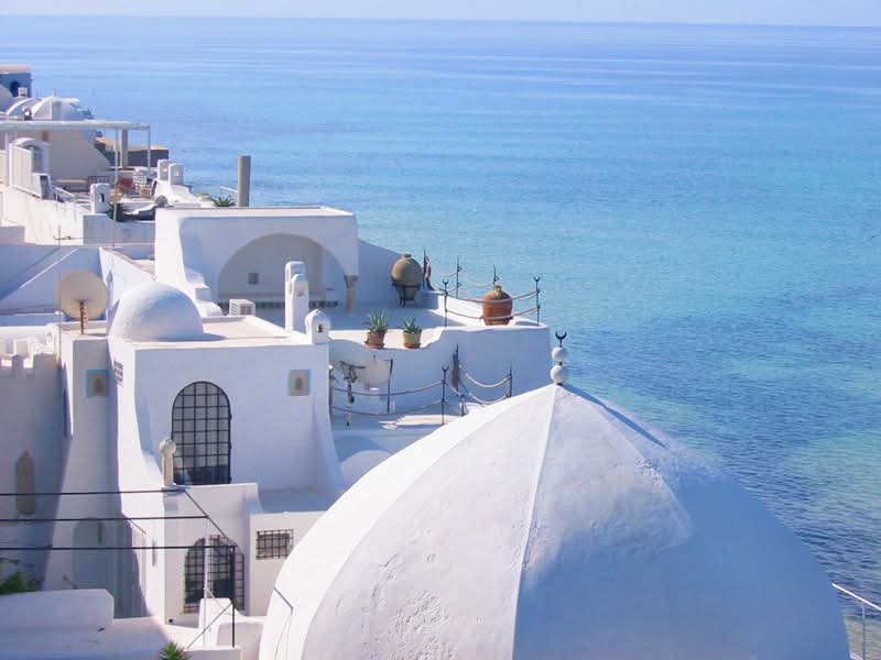 سحب عابرة بأغلب الجهات