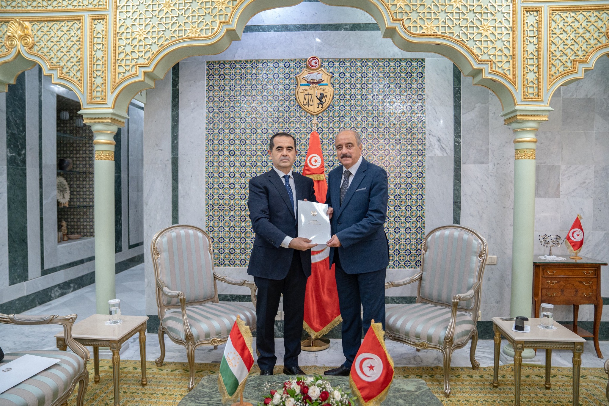 وزير الخارجية يتسلّم نسخة من أوراق اعتماد السفير الجديد لجمهوريّة طاجيكستان لدى تونس