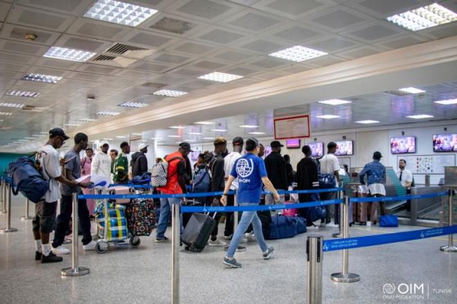 المنظمة الدولية للهجرة بتونس تمكن 154 مهاجرا إيفواريا من العودة الطوعية إلى بلدهم