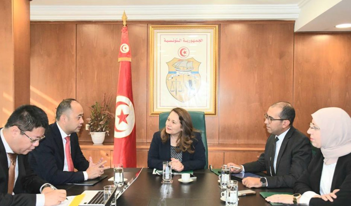 مسؤول ’’بمجمع هواوي’’ يؤكد استعداد مؤسسته للمساهمة في تطوير مشاريع طاقة نظيفة في تونس