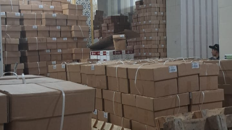 الكشف عن مخزن عشوائي للمواد المدرسيّة والمكتبيّة قيمتها 4 مليون دينار