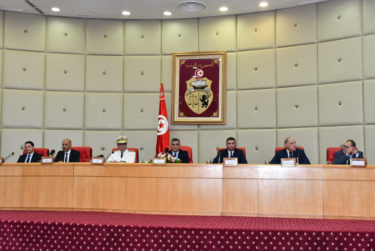 وزير الداخلية يكرم المتفوقين من أبناء المنتسبين للوزارة