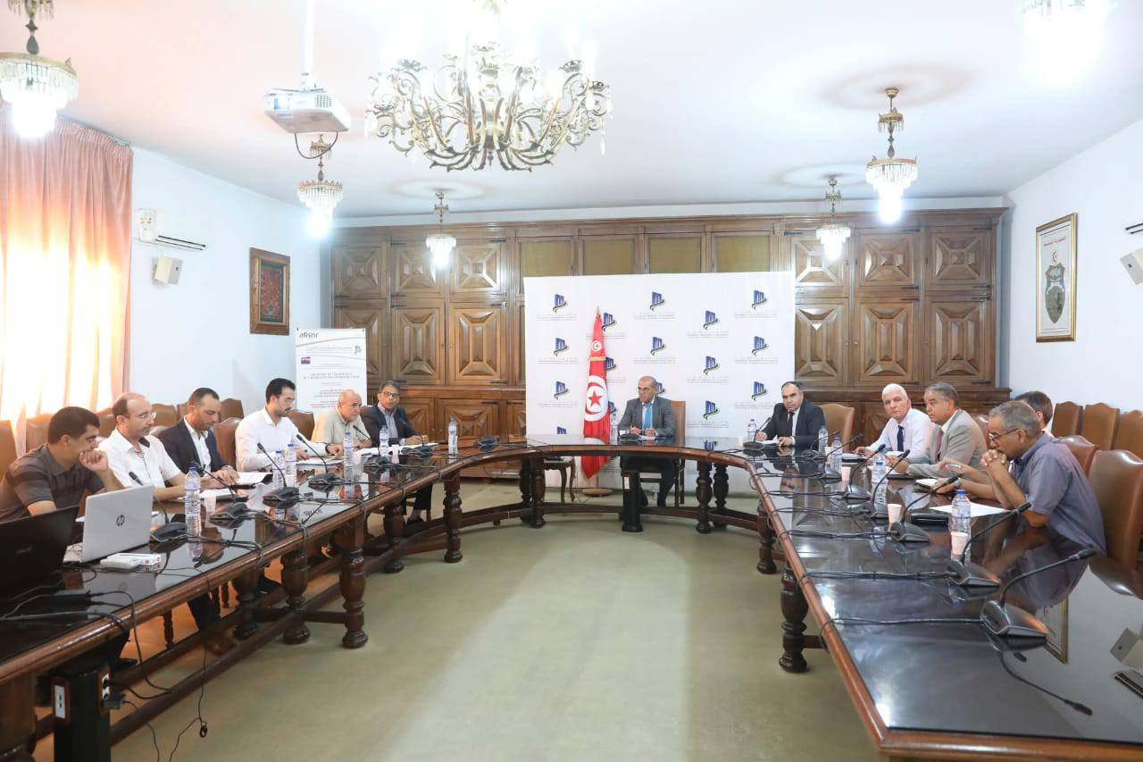 وزير التجهيز والإسكان يشدد على التسريع في نسق أشغال مشروع إعادة ربط الطريق الجهوية رقم 128 بين عين أقطر وقربص 