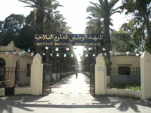 تسليم شهادات تكوين الدفعة الأولى للمستشارين البيئييّن الريفييّن المختصين في مرافقة مشاريع السّياحة الفلاحيّة.