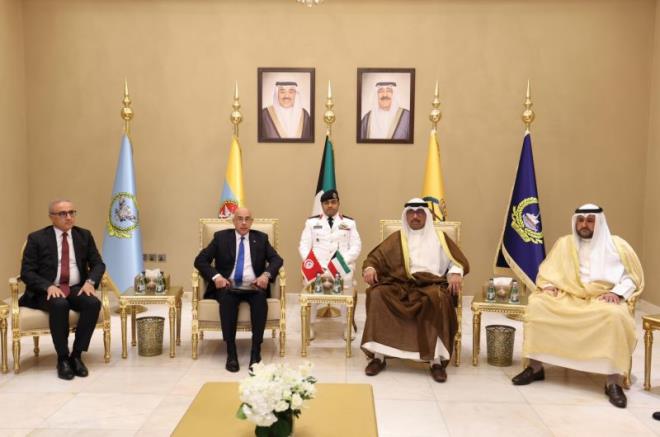 التنسيق الثنائي في عديد المسائل ،والتوافق حول أغلب القضايا الإقليمية والدولية ابرز محاور لقاء وزير الدفاع بولي عهد الكويت