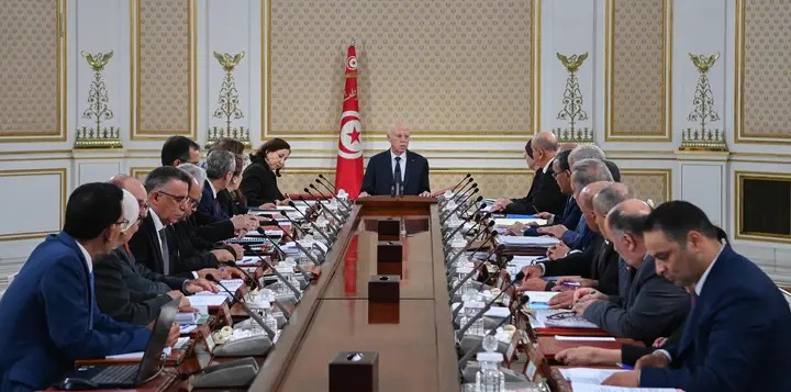 Saïed préside la réunion du Conseil des ministres pour examiner plusieurs projets de lois et décrets
