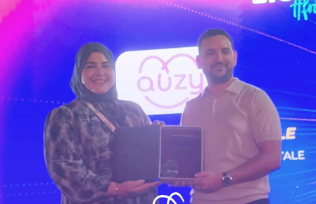 خلود عبيد تفوز بجائزة أفضل مشروع ذو تأثير اجتماعي