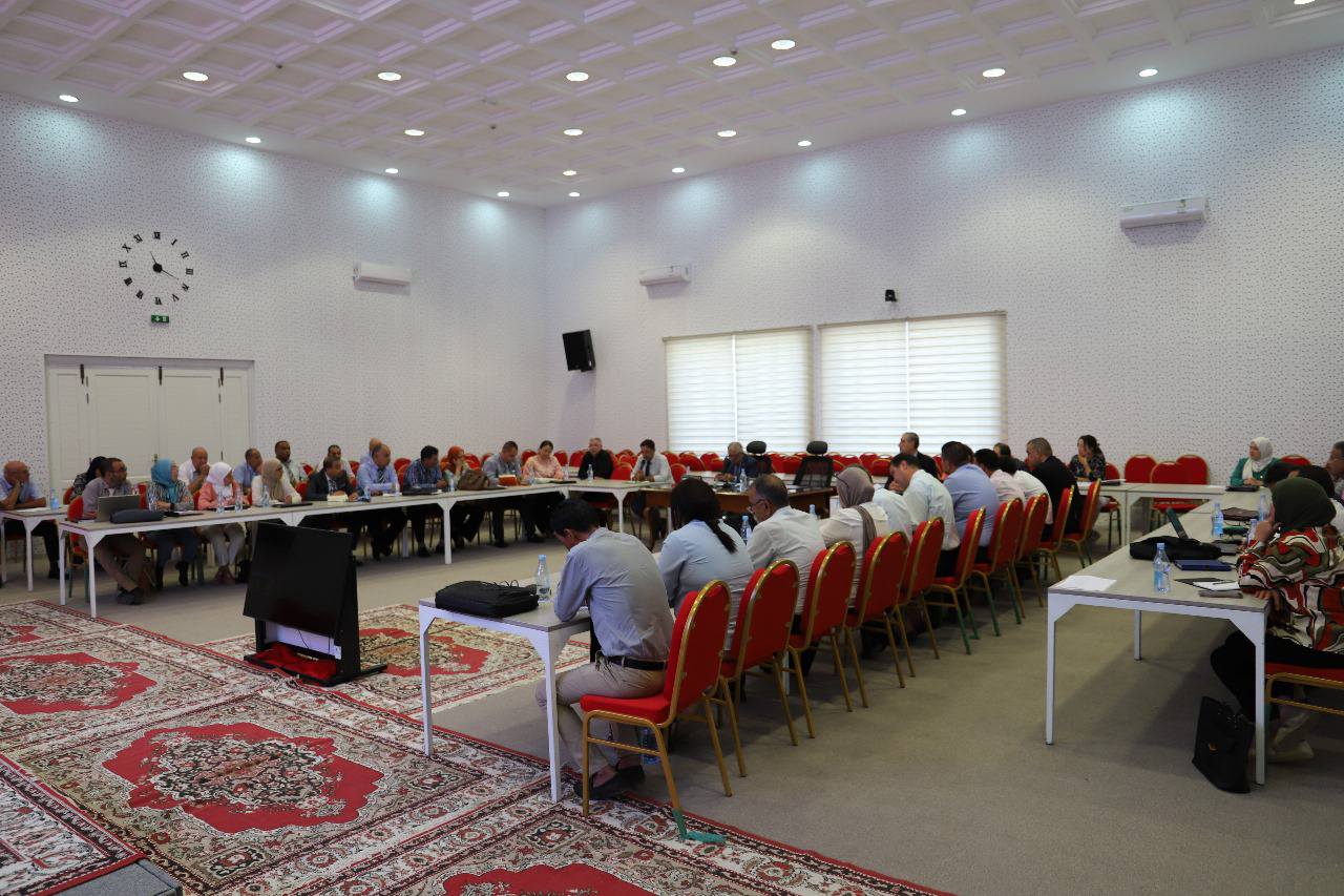 متابعة سير العمل ونسق انجاز المشاريع بالمندوبيات الجهويّة للتّنمية الفلاحيّة بأريانة والكاف.