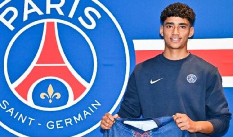 باريس سان جرمان يُعلن انتداب اللاعب التونسي خليل العياري