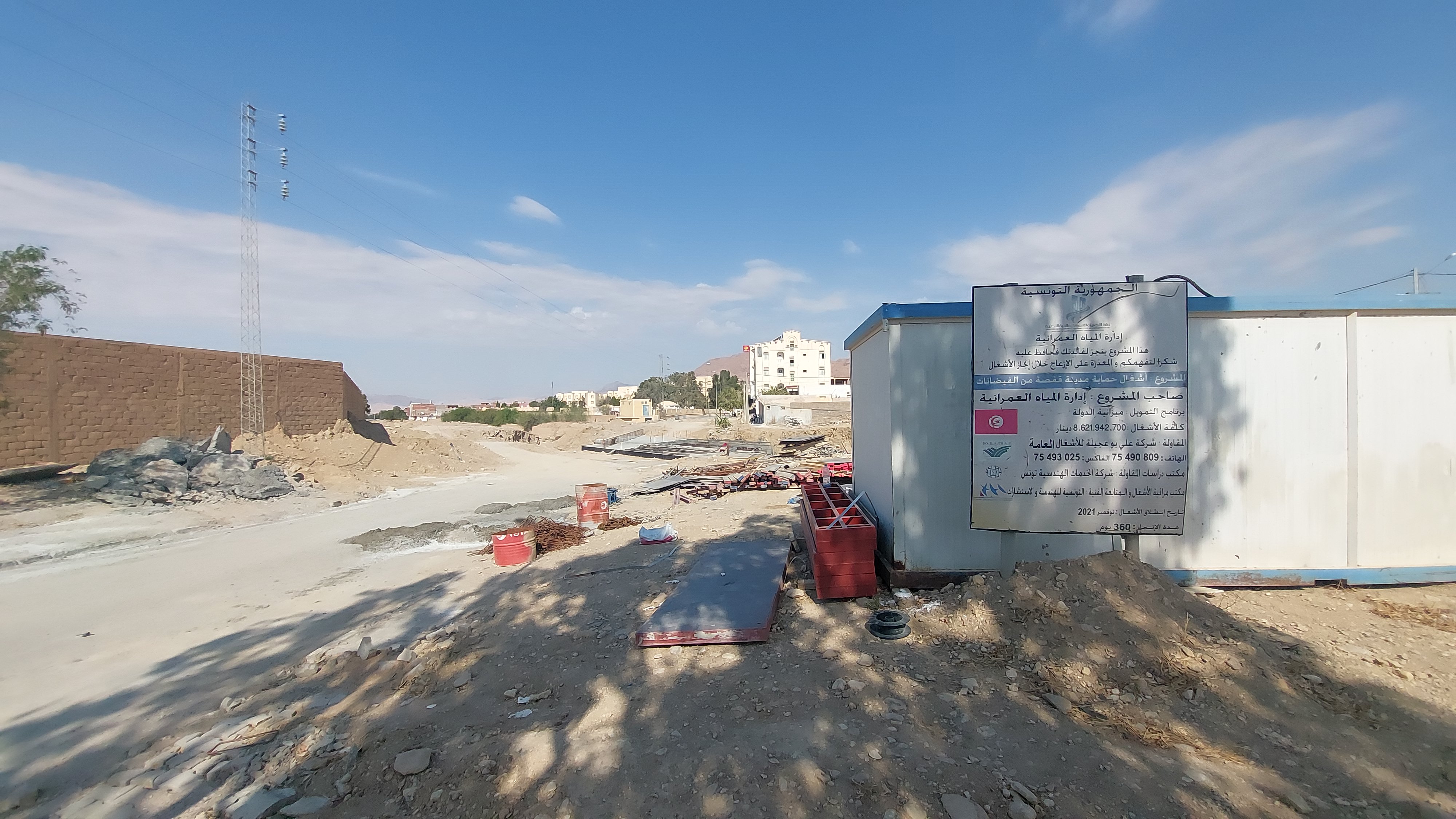  تاخر الأشغال الخاصة بالانتهاء من انجاز  منشاة العبور بمنطقة سيدي احمد زروق في ضواحي مدينة قفصة تتسبب في اختناق حركة المرور 