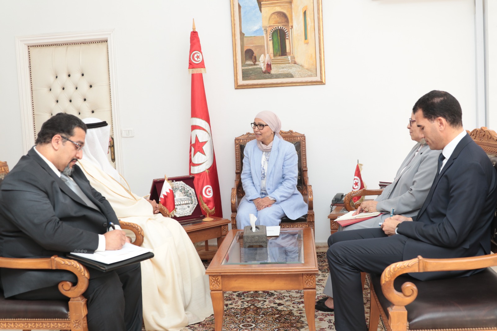 تعزيز التعاون الثنائي بين تونس والبحرين محور لقاء بين وزيرة الأسرة وسفير البحرين بتونس