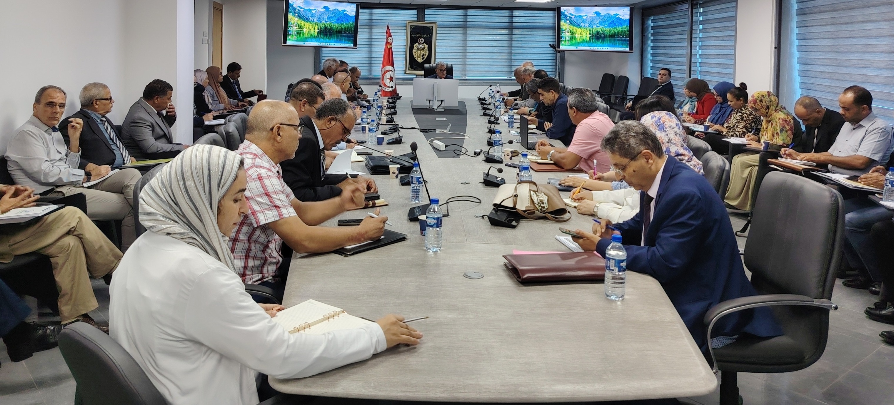 وزير التخطيط يدعو الى انجاح اعمال المقاربة والتاليف لتقارير المخطط الخماسي للتنمية