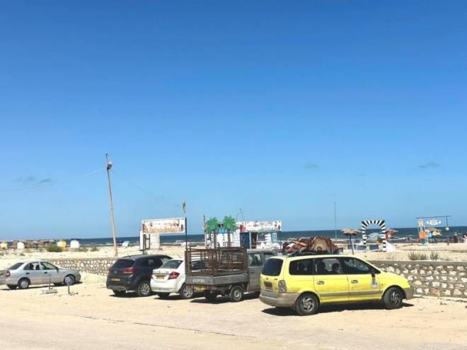 قابس: استكمال برنامج التنظيف الآلي واليدوي للشواطئ لصائفة 2025