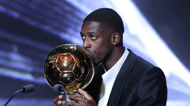 L’attaquant du Paris Saint-Germain Ousmane Dembélé remporte le Ballon d’Or