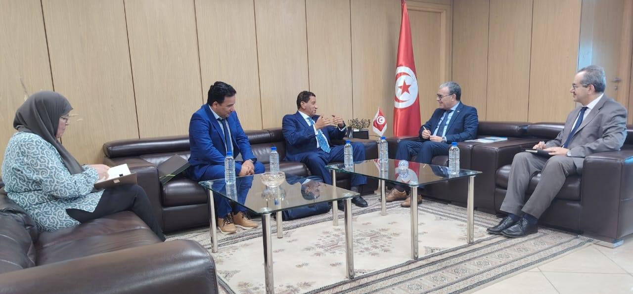 وزير الإقتصاد والرئيس التنفيذي لمجموعة "عربي القابضة " يتباحثان آفاق  تعزيز استثمارات المجموعة في تونس.