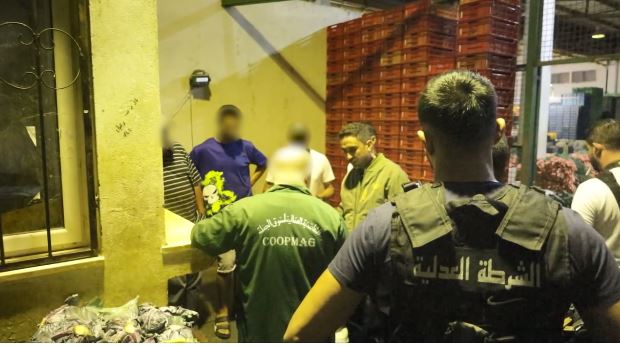 إيقاف متورطين في جرائم احتكار ومضاربة غير مشروعة وحجز أطنان من اللحوم الحمراء والدواجن