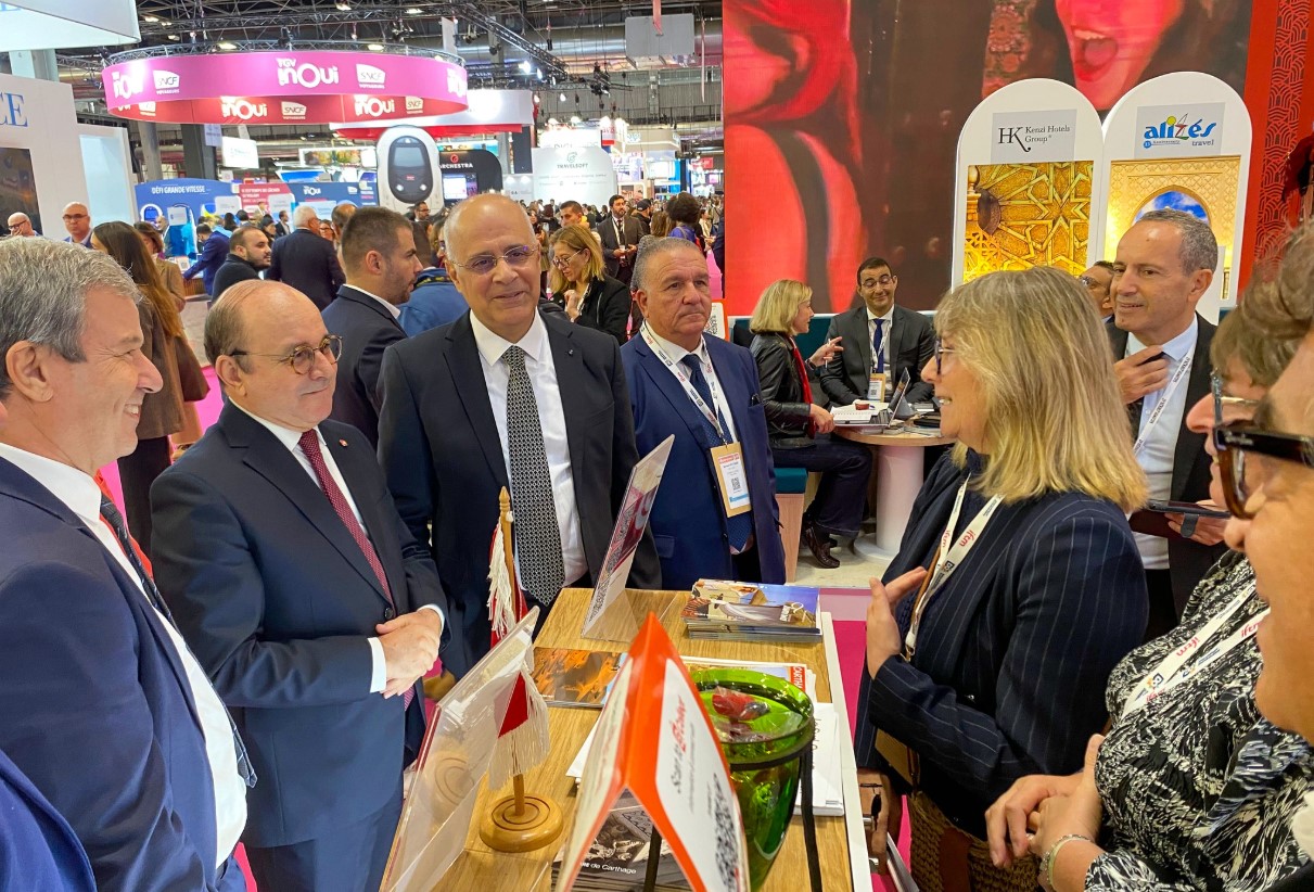 وزير السياحة يُواكب المشاركة التونسية في معرض السياحة ’’تــوب ريــزا ’’ بباريس