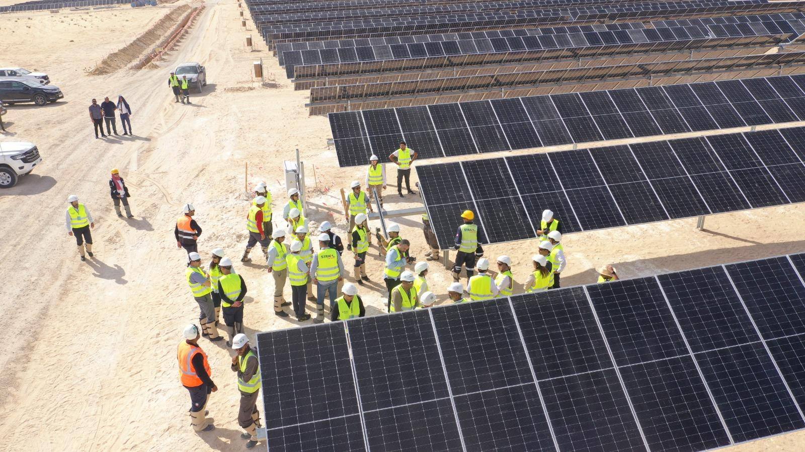 محطة توليد الكهرباء من الطاقة الشمسية الفولطاضوئية بولاية توزر سجلت تقدما في الأشغال بنسبة 75 بالمائة