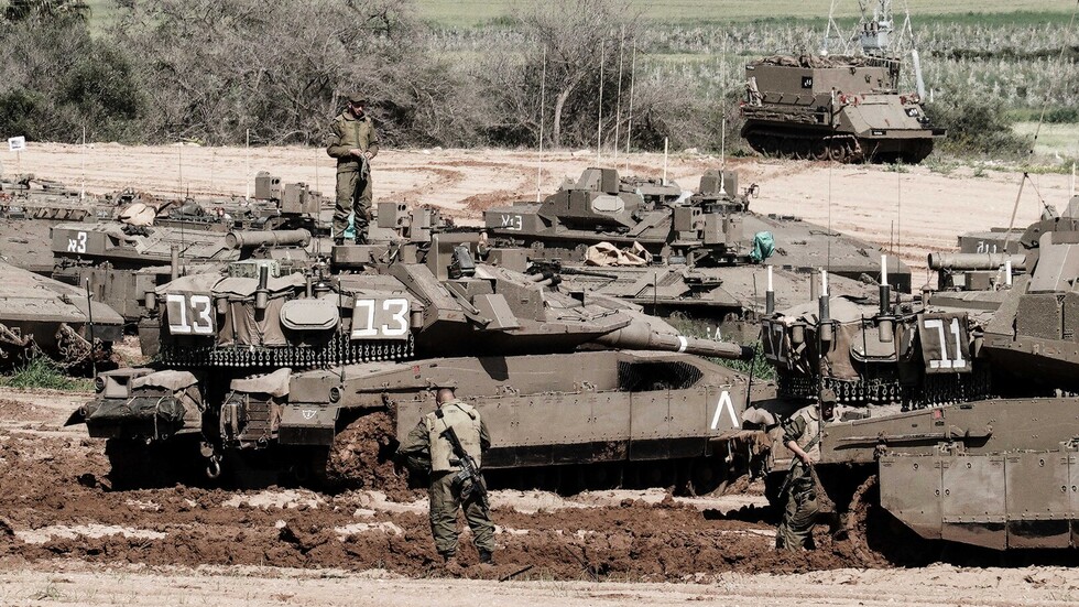 دبابات صهيونية تتوغل في غزة وترامب يبحث سبل إنهاء الحرب