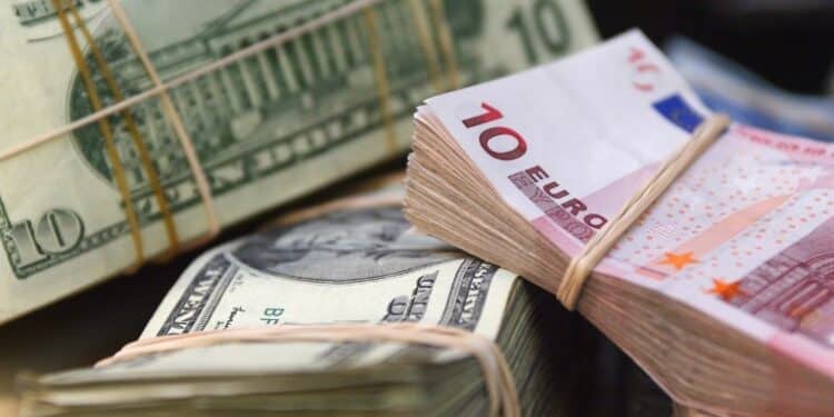 تحويلات التونسيين بالخارج خلال سنة 2026 يرجح ان تتطور الى 7900 مليون دينار  