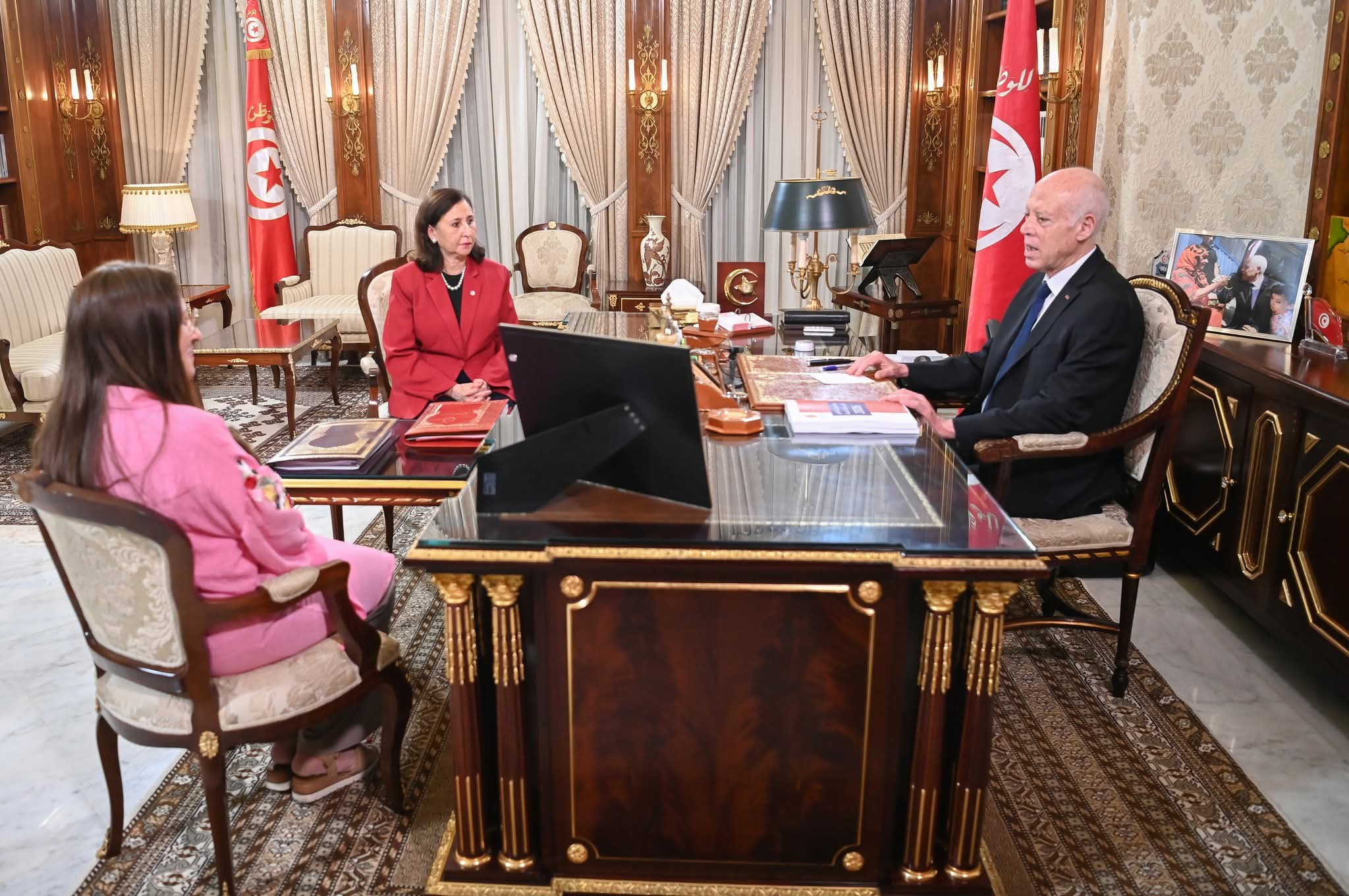 في اجتماعه برئيسة الحكومة  و وزيرة المالية  : سعيد يشدد على ان يعمل قانون المالية 2026 على تكريس العدالة الاجتماعية 