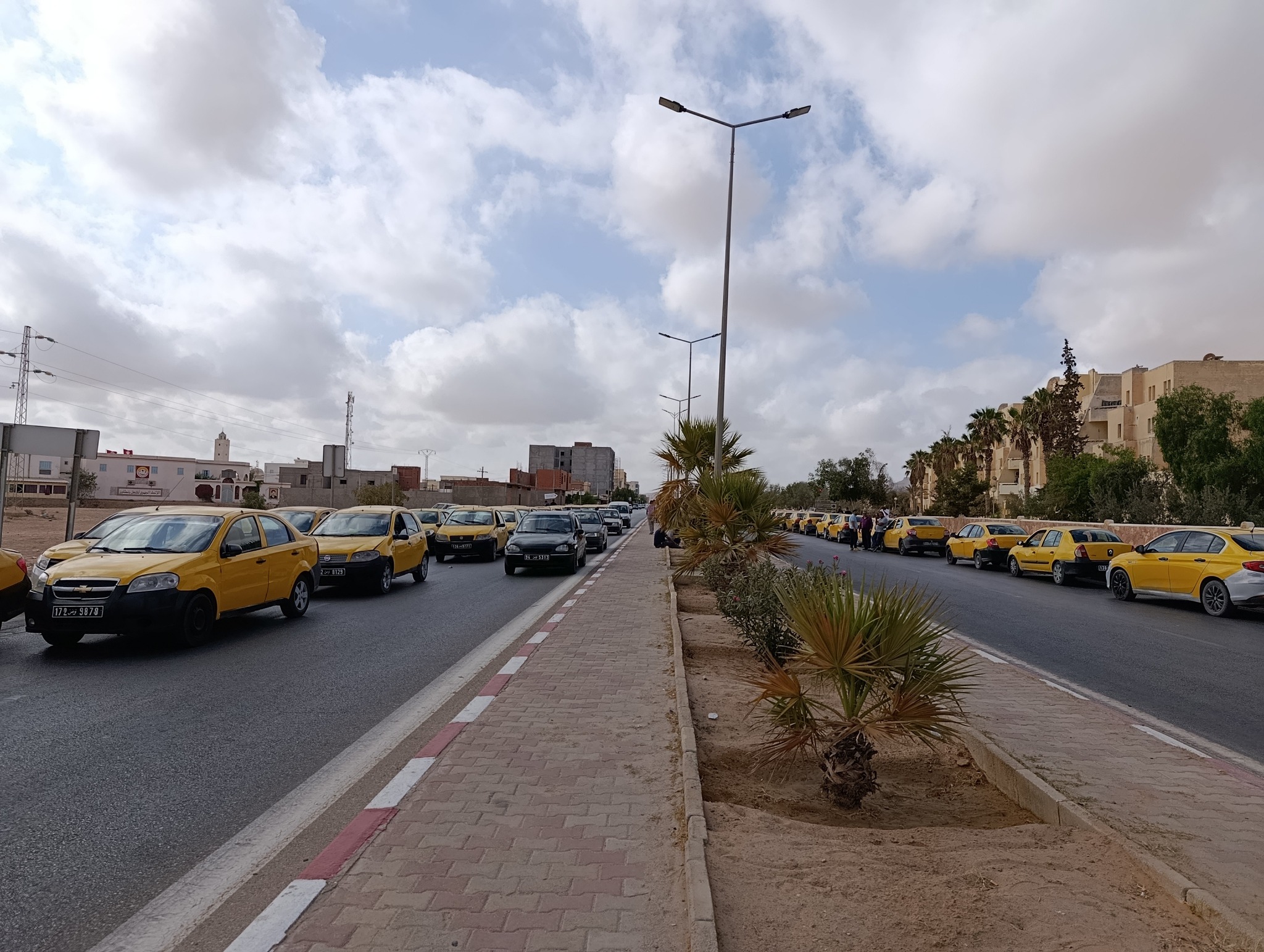 رئيس دائرة العمل الاقتصادي والاستثمار بولاية تطاوين : إسناد رخص نقل جماعي تشمل كامل ولاية تطاوين وعددها 12 رخصة بناء على جلسات عمل ولقاءات بين الاطراف المتدخلة
