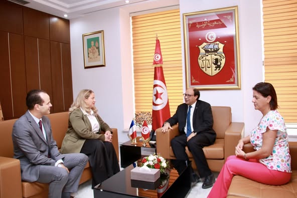 وزير تكنولوجيات الاتصال والسفيرة  الفرنسية يناقشان التحضيرات للمنتدى المتوسطي للذكاء الاصطناعي