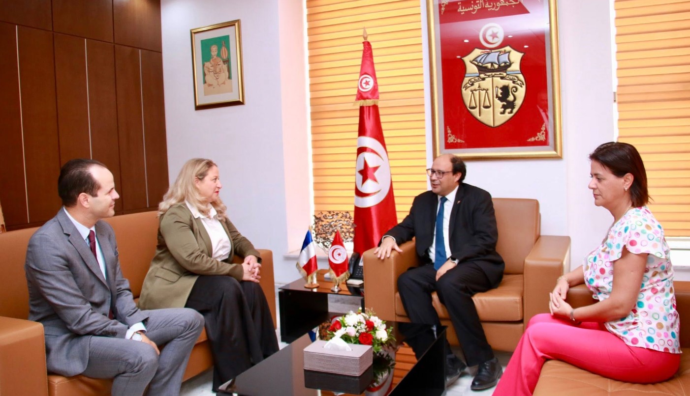 الاعداد لتنظيم المنتدى المتوسطي للذكاء الاصطناعي محور لقاء وزير تكنولوجيات الاتصال بالسفيرة الفرنسية لمنطقة البحر الأبيض المتوسط 
