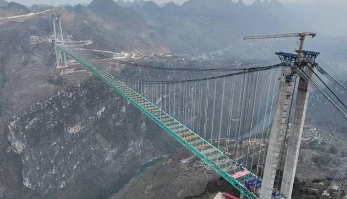 الأحد المقبل: الصين تفتتح أعلى جسر في العالم أمام حركة المرور