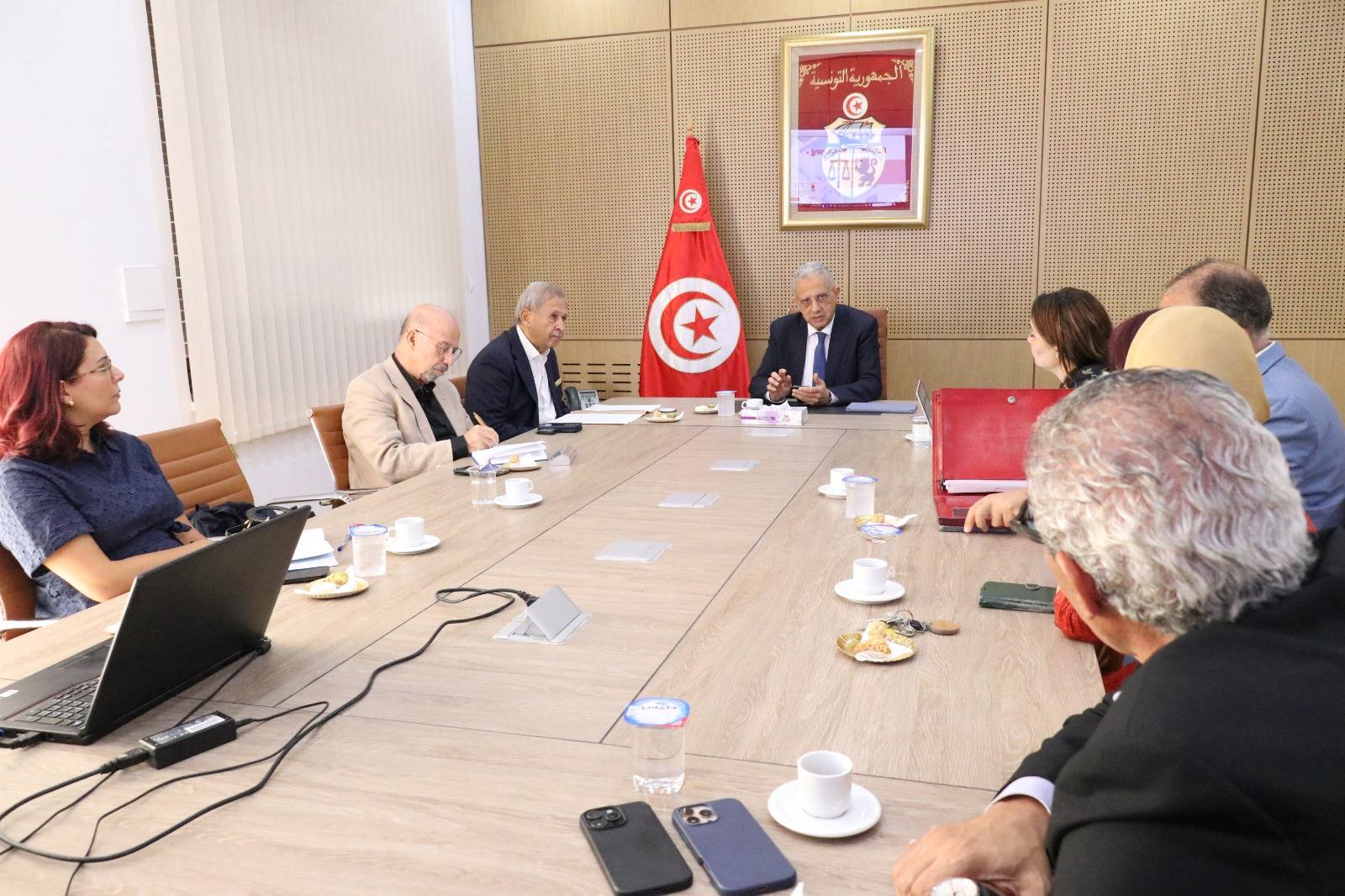 وزير الصحة يتباحث مع عدد من الخبراء والمختصين لبعث مركز للتكوين في البيوتكنولوجيا بتونس