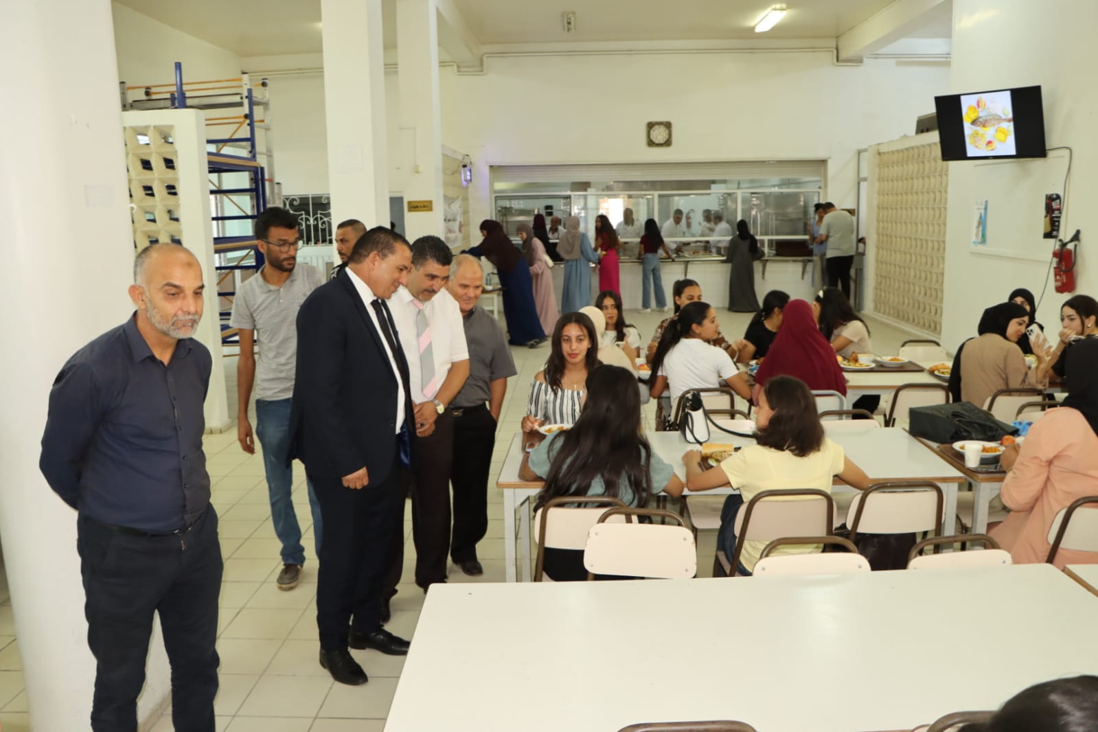 والي المنستير يطلع على الخدمات الجامعية المقدّمة للطالبات والطلبة.