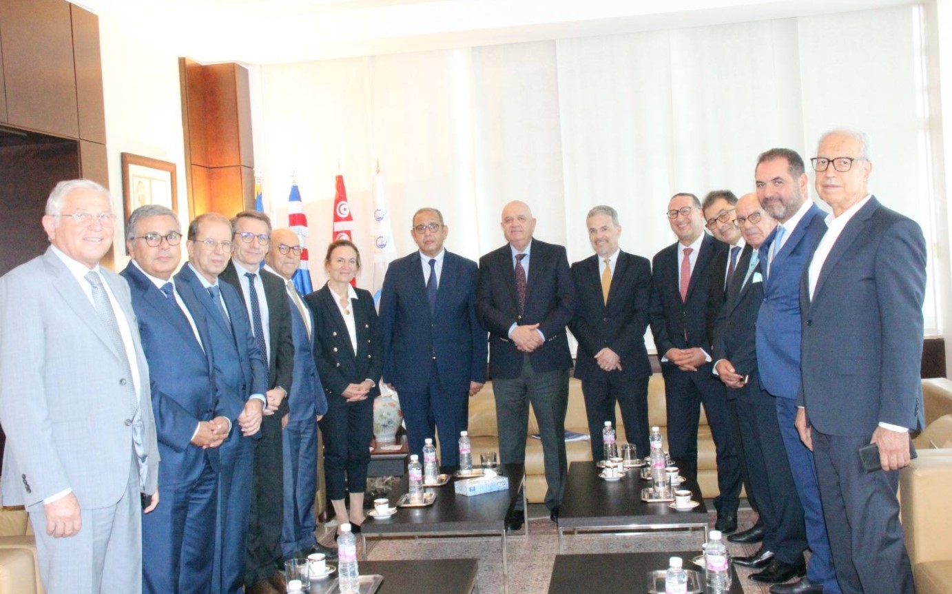 اتحاد الصناعة والتجارة وسفارة فرنسا بتونس يبحثان فرص التعاون والمشاركة في المواعيد الاقتصادية المرتقبة