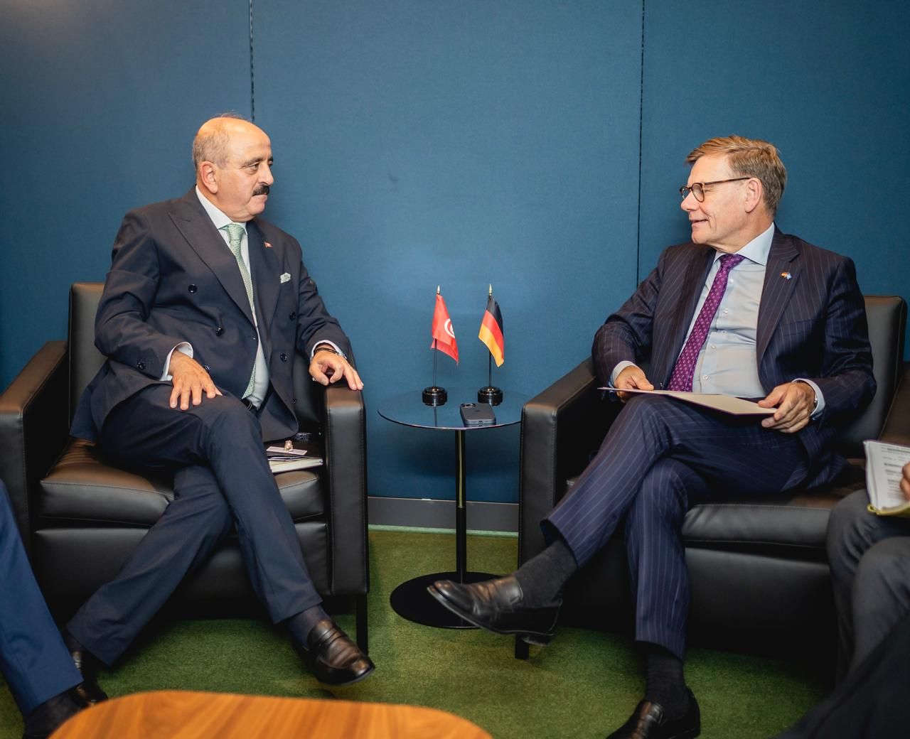 وزير الخارجية يبحث مع نظيره الألماني دعم علاقات التعاون