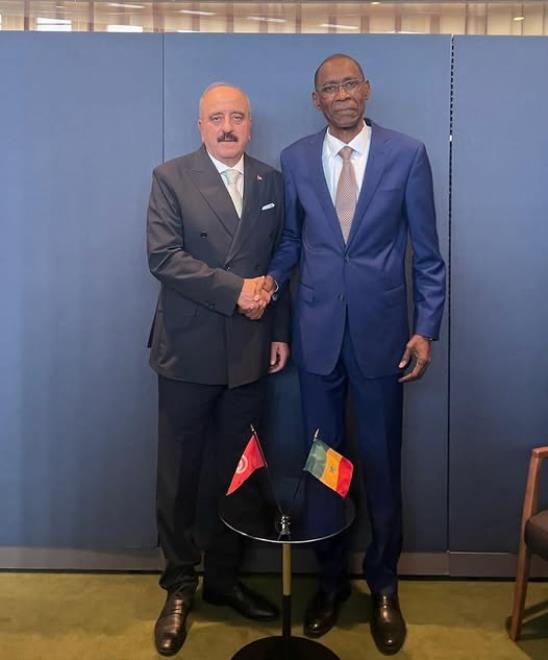 وزير الخارجية ونظيره السينغالي يؤكدان أهمية عقد الدورة التاسعة للجنة المشتركة خلال السداسي الأول لسنة 2026