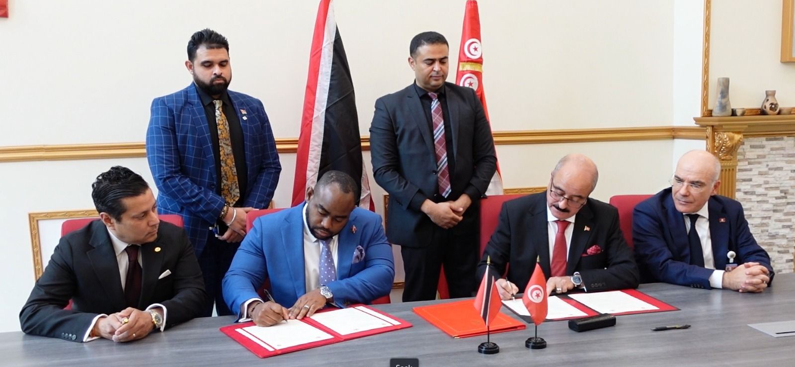 وزير الخارجية يُوقع إعلانًا مشتركاً حول إقامة علاقات دبلوماسية بين تونس وترينيداد وتوباغو