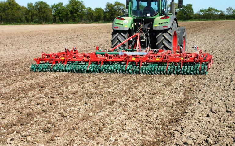 الاستعدادات حثيثة لموسم الزراعات الكبرى لا سيما بعد توفير ضعف الكميات من البذور الممتازة 