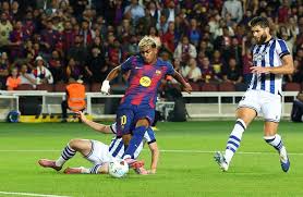 برشلونة يتصدر البطولة الإسبانية بفوزه 2-1 على سوسيداد