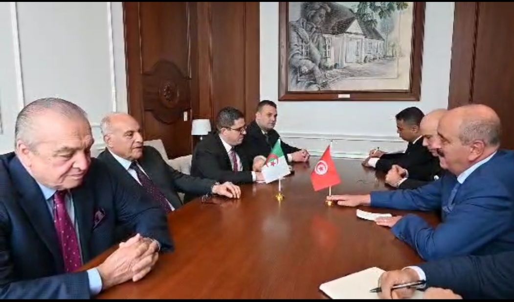 وزير الشؤون الخارجية يلتقي في نيويورك نظيره الجزائري