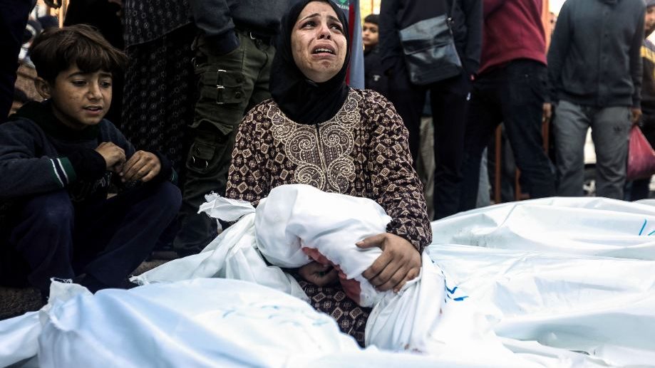 العدوان الصهيوني على غزة: استشهاد 12 فلسطينيا بالقطاع منذ فجر اليوم