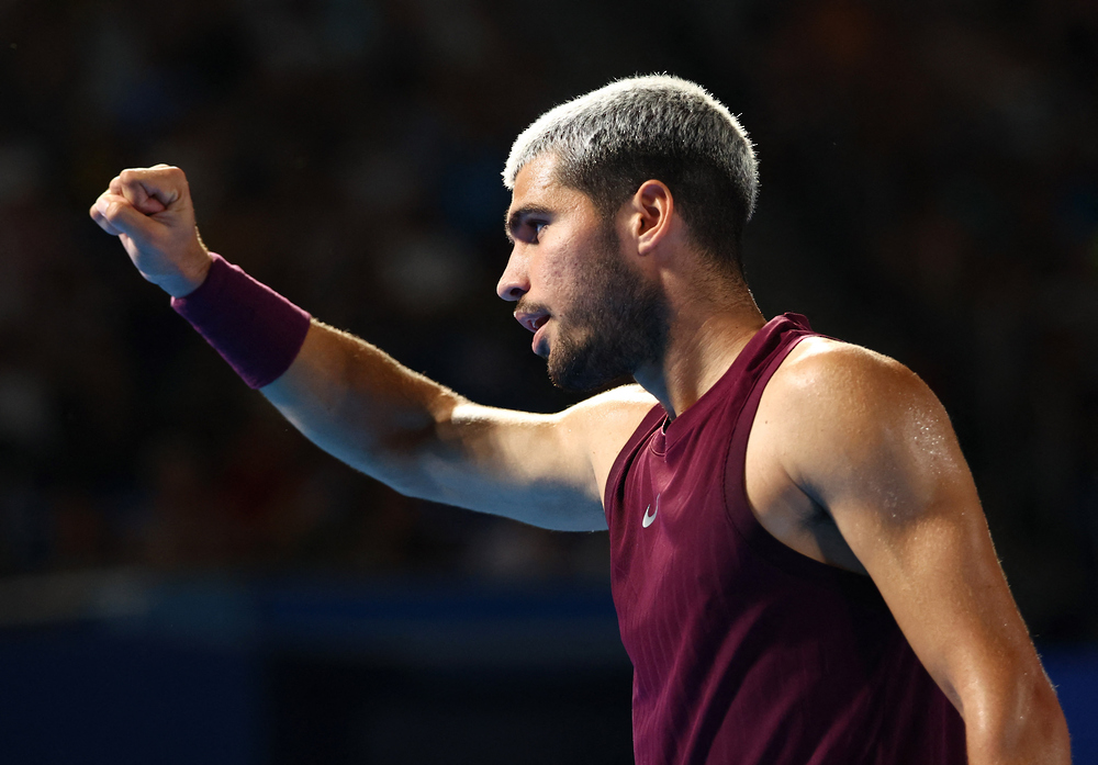 ألكاراز يتفوق على فريتز ويحرز لقب بطولة اليابان للتنس