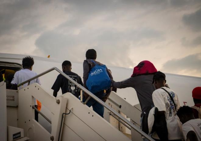 المنظمة الدولية للهجرة تؤمن العودة الطوعية لـ 105 مهاجرا من تونس الى غامبيا