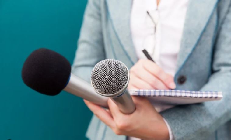 مراسلو الصحافة الدولية يطالبون رئاسة الحكومة بتسوية عاجلة لملف تراخيص عملهم