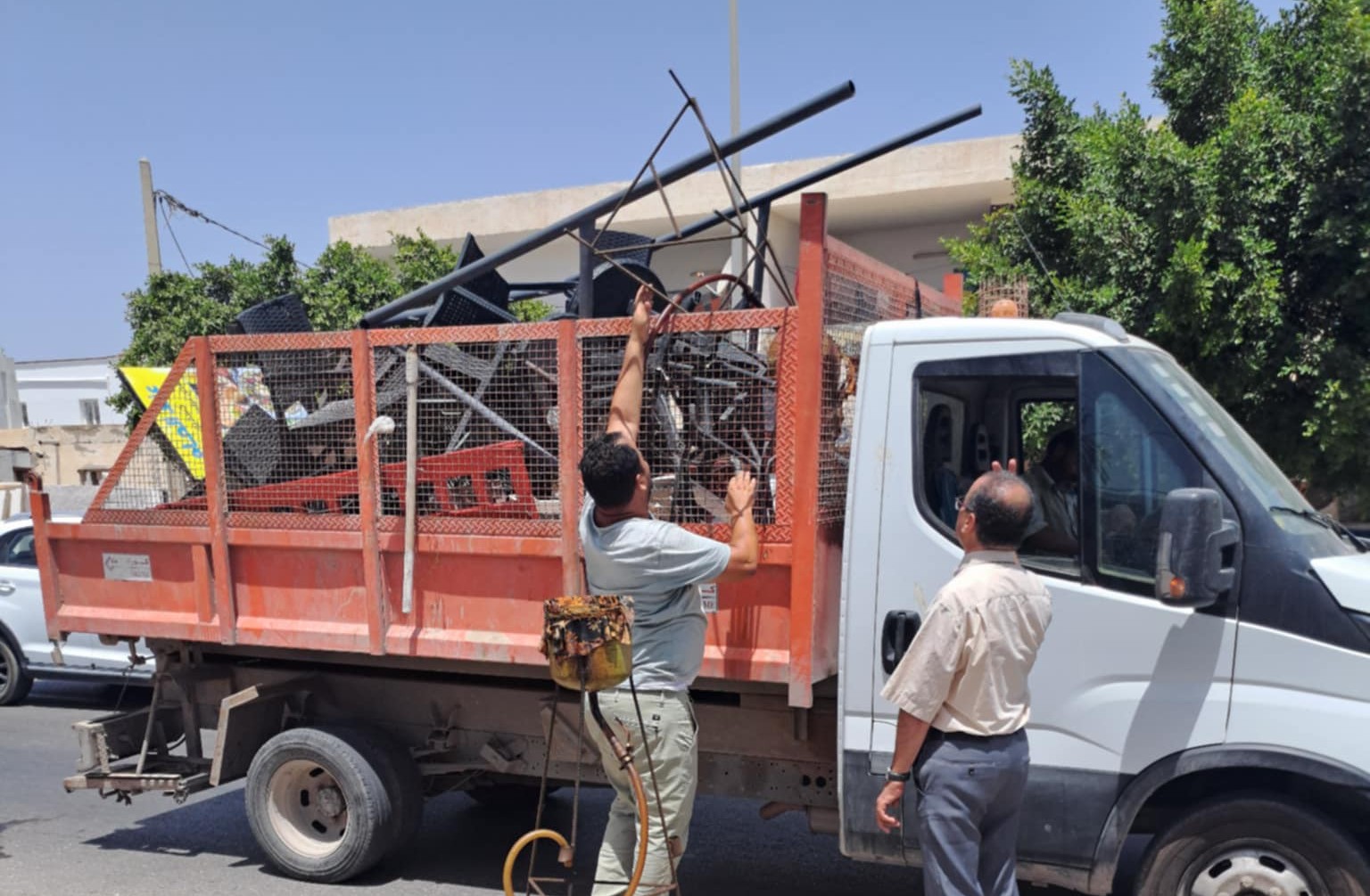 مدنين: حملات لتحرير الارصفة والطرقات من الاستغلال العشوائي ببلديات مدنين وجرجيس وجربة حومة السوق