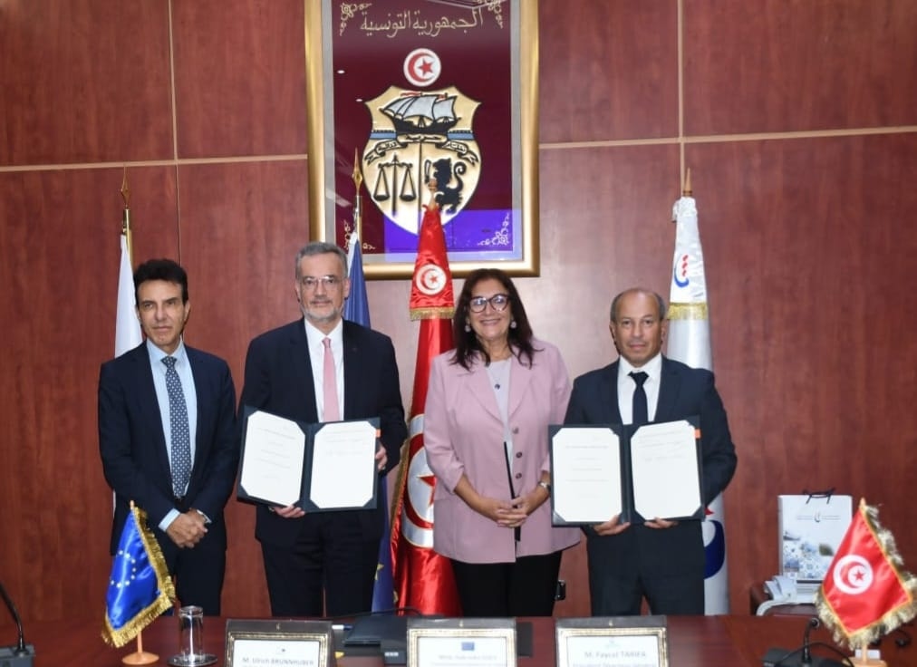 توقيع إتفاقية بين "الستاغ" والبنك الأوروبي للإستثمار في إطار إنجاز مشروع الربط الكهربائي بين تونس وإيطاليا