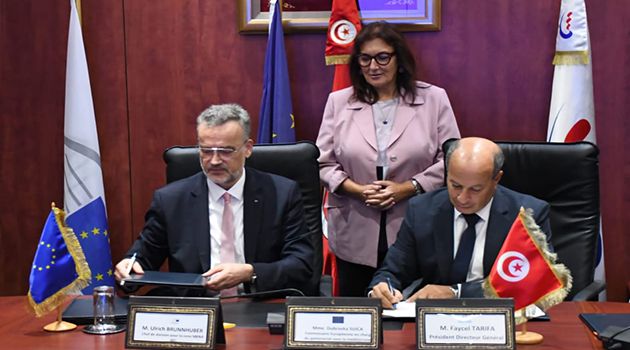 توقيع إتفاقية بين الشركة التونسية للكهرباء والغاز والبنك الأوروبي للإستثمار في إطار إنجاز مشروع الربط الكهربائي بين تونس وإيطاليا