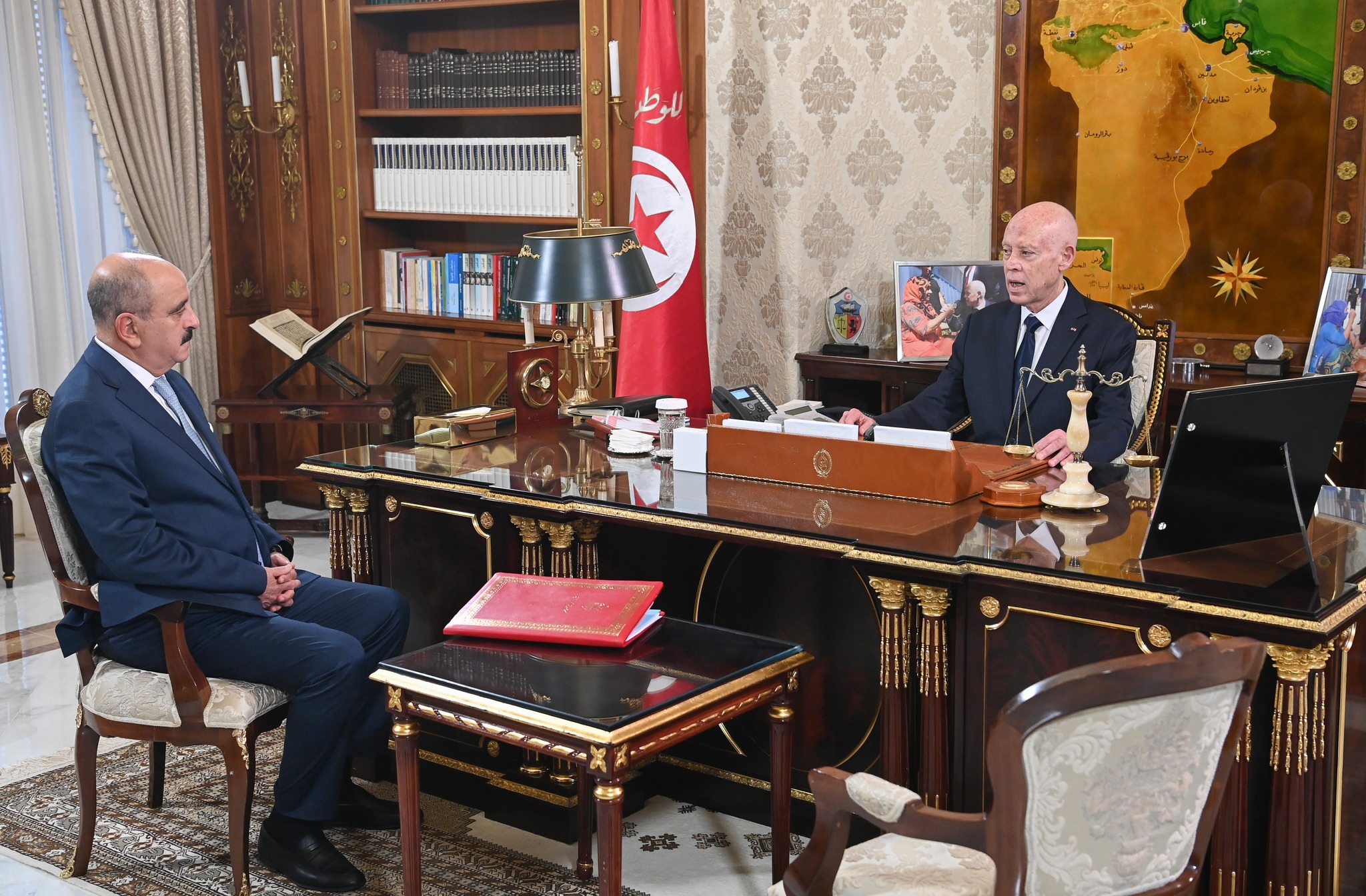 رئيس الدولة يؤكد خلال لقائه وزير الخارجية على ضرورة مضاعفة الجهود من أجل اعادة التونسيّين المحتجزين لدى الكيان الصهيوني في أسرع الآجال