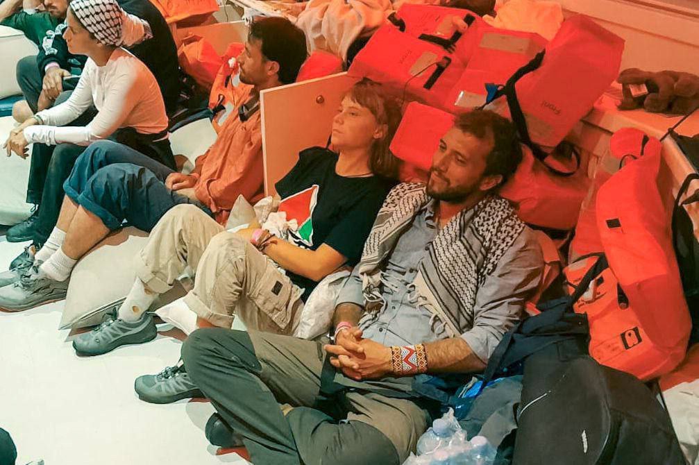 محامية : نشطاء أسطول الصمود المعتقلون "في حالة معنوية جيدة" ومن المرجح ترحيلهم جميعا