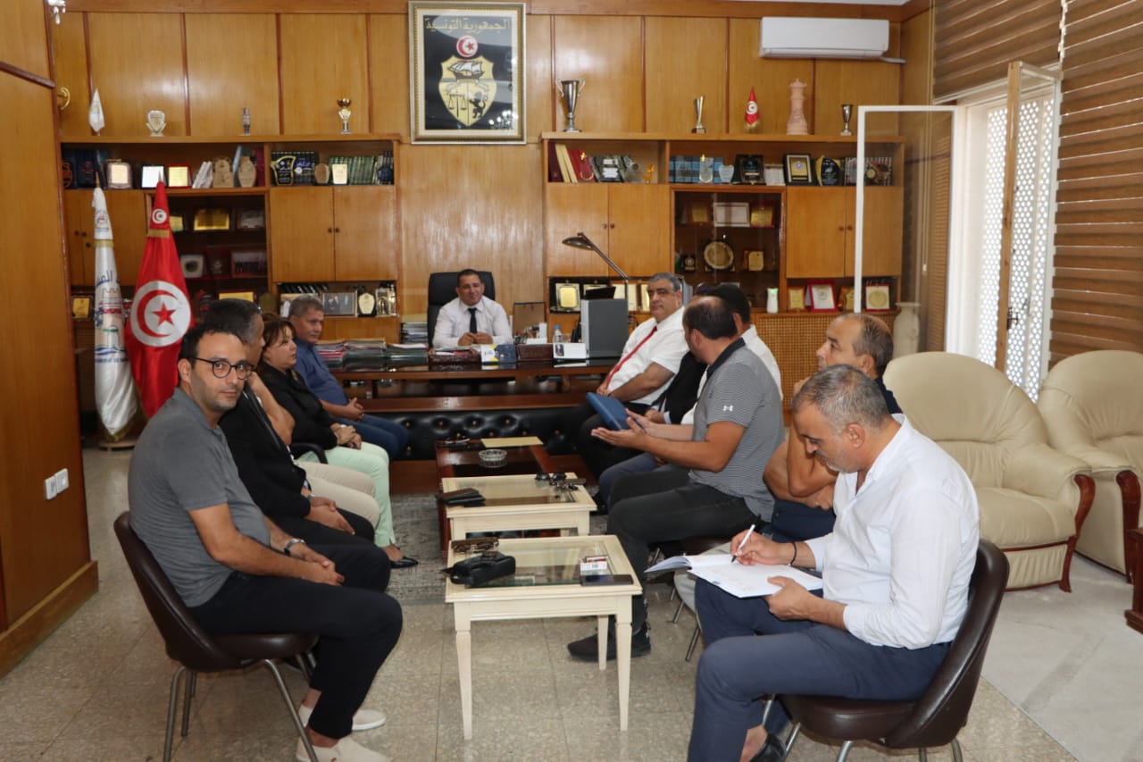 المنستير: الاستماع إلى مشاغل فريق كرة الطائرة لجمعية الاتحاد الرياضي النسائي بالمنستير.