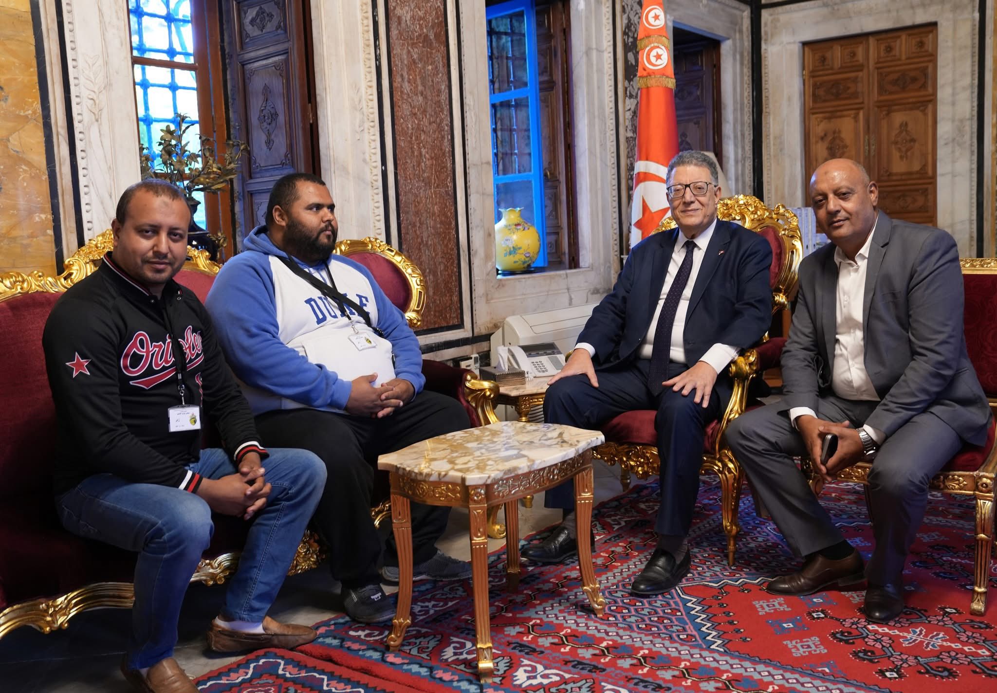 رئيس مجلس النواب يستقبل ممثّلين عن عمال عدد من شركات المناولة. 